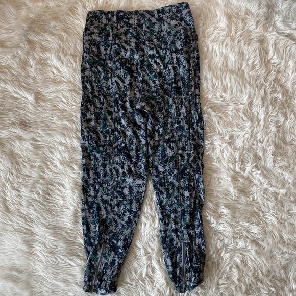 Anthropologie Diandra Pleated Joggers in Green Motif - Picture 13 of 14